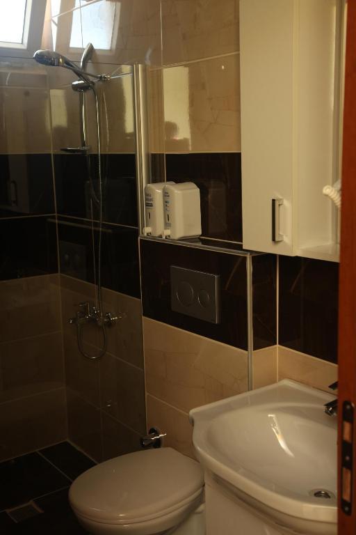 Otel Guenduez Otel *